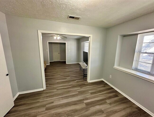 Building Photo - 4310 Cinnabar Dr