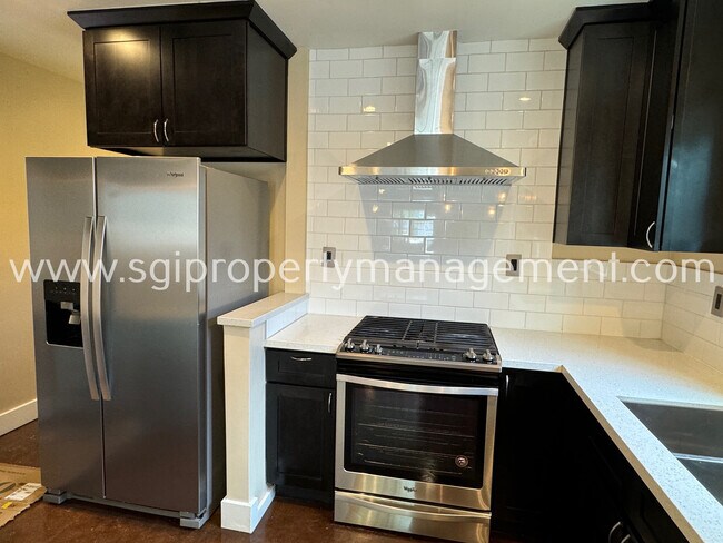 Building Photo - 2723 N Greenfield Rd