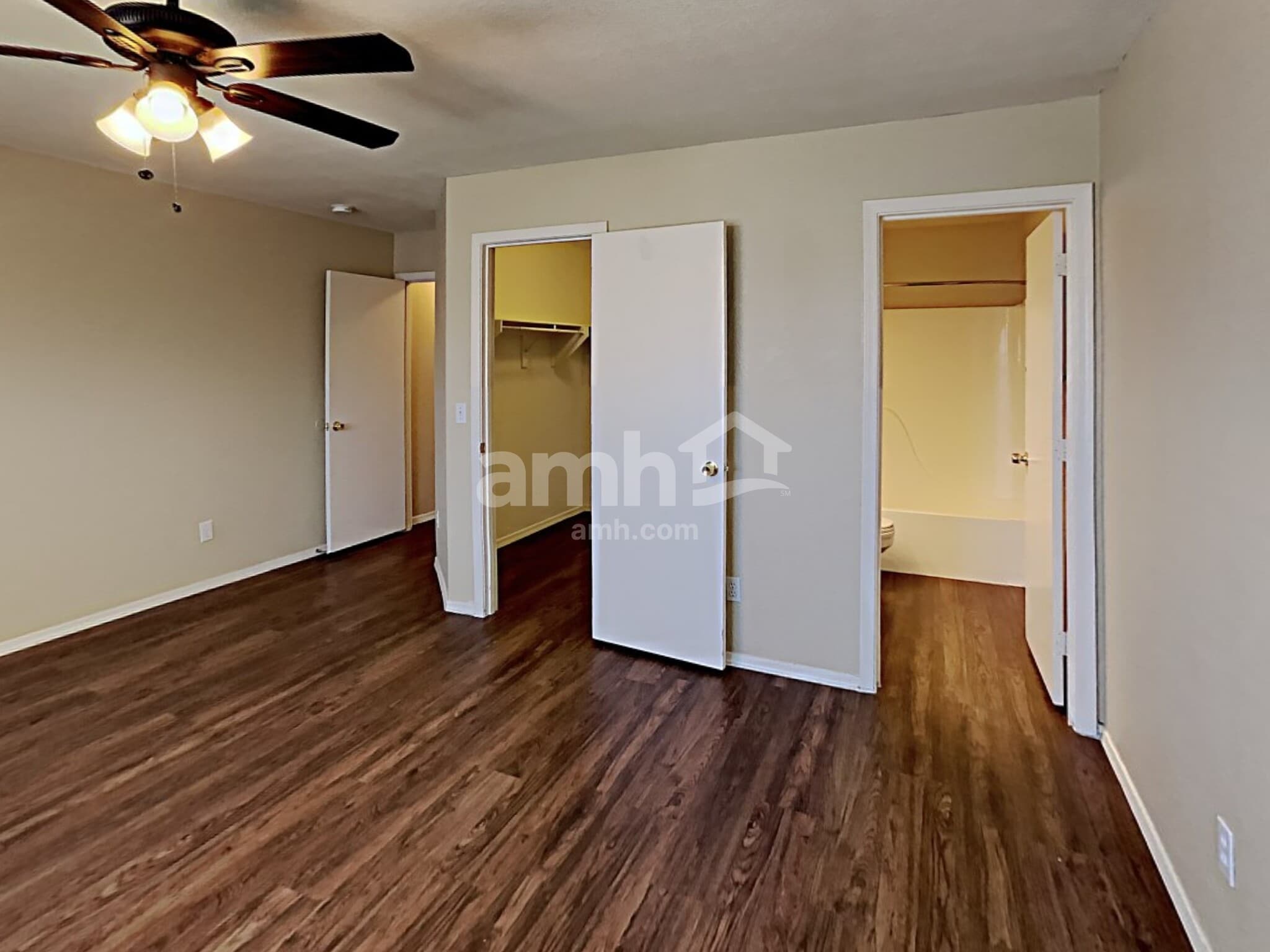 Building Photo - 242 S Valle Verde
