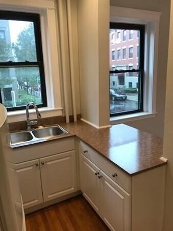 Building Photo - 39 Glenville Ave