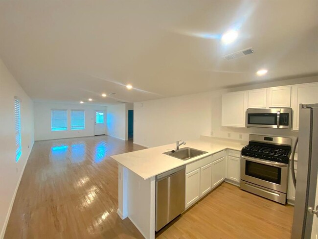 Building Photo - 21015 Longeni Dr