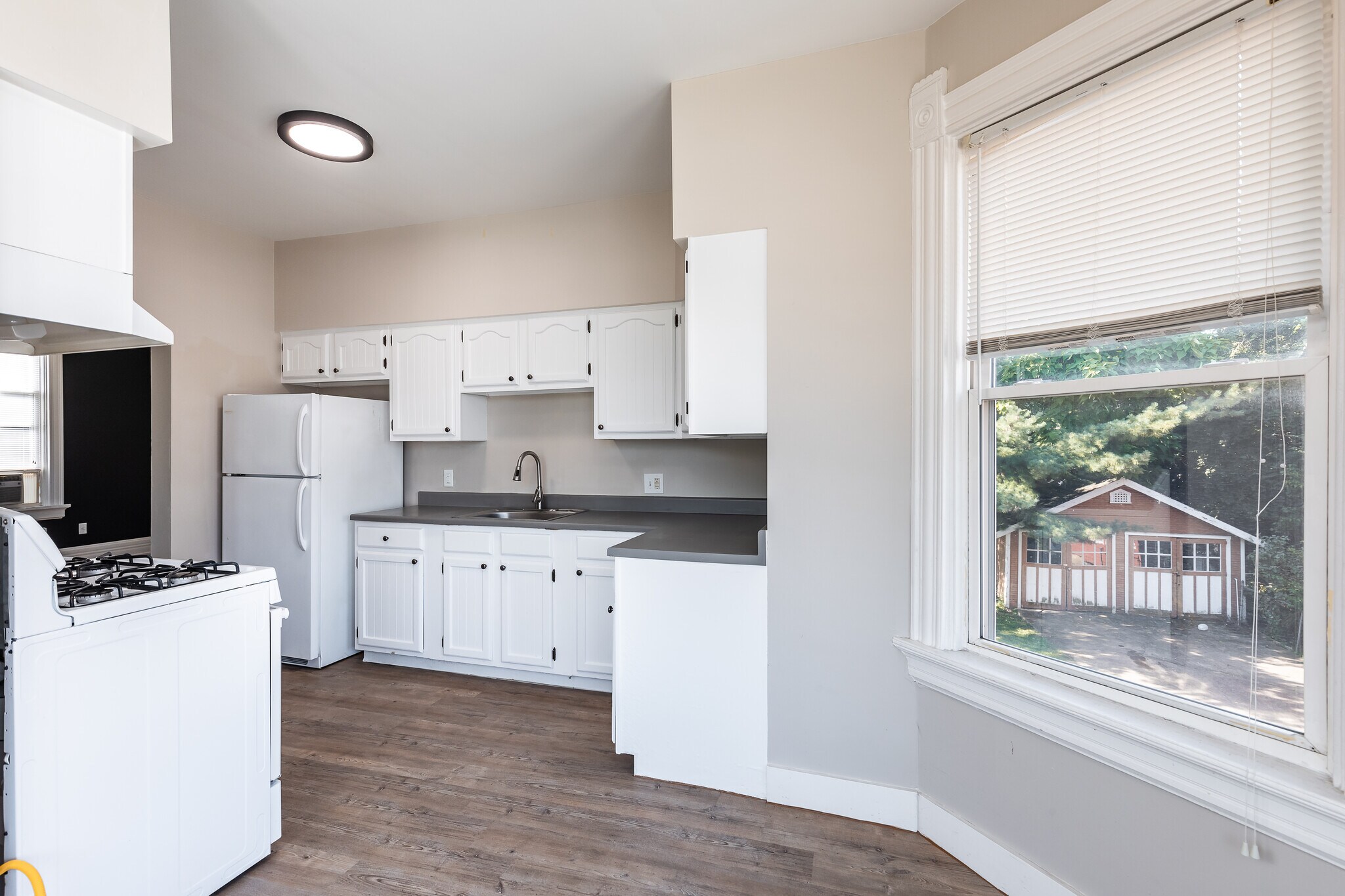 Building Photo - 1949 Hudson Ave