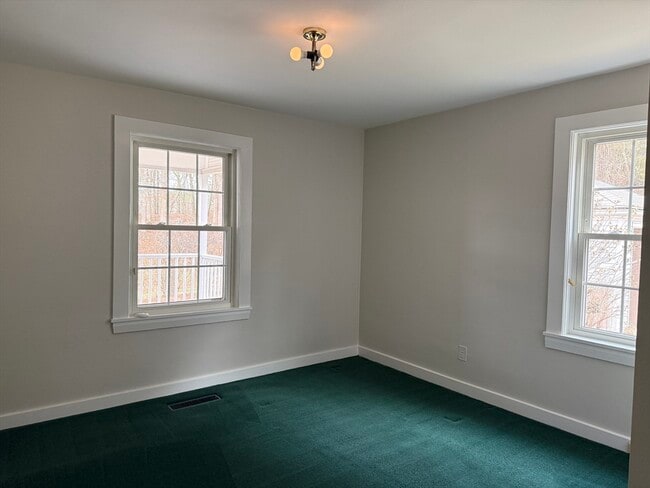 Building Photo - 396 Wellesley Ave