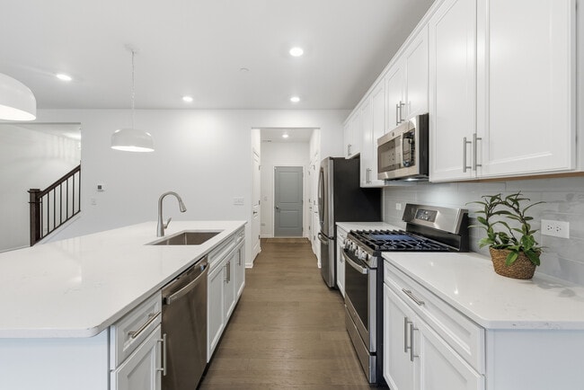 Building Photo - 2666 Martini St