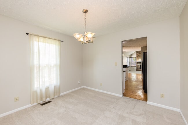 Building Photo - 6085 Tara Hill Dr