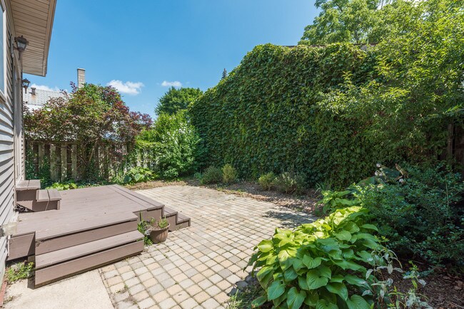 Building Photo - 606 Valley Ave NW