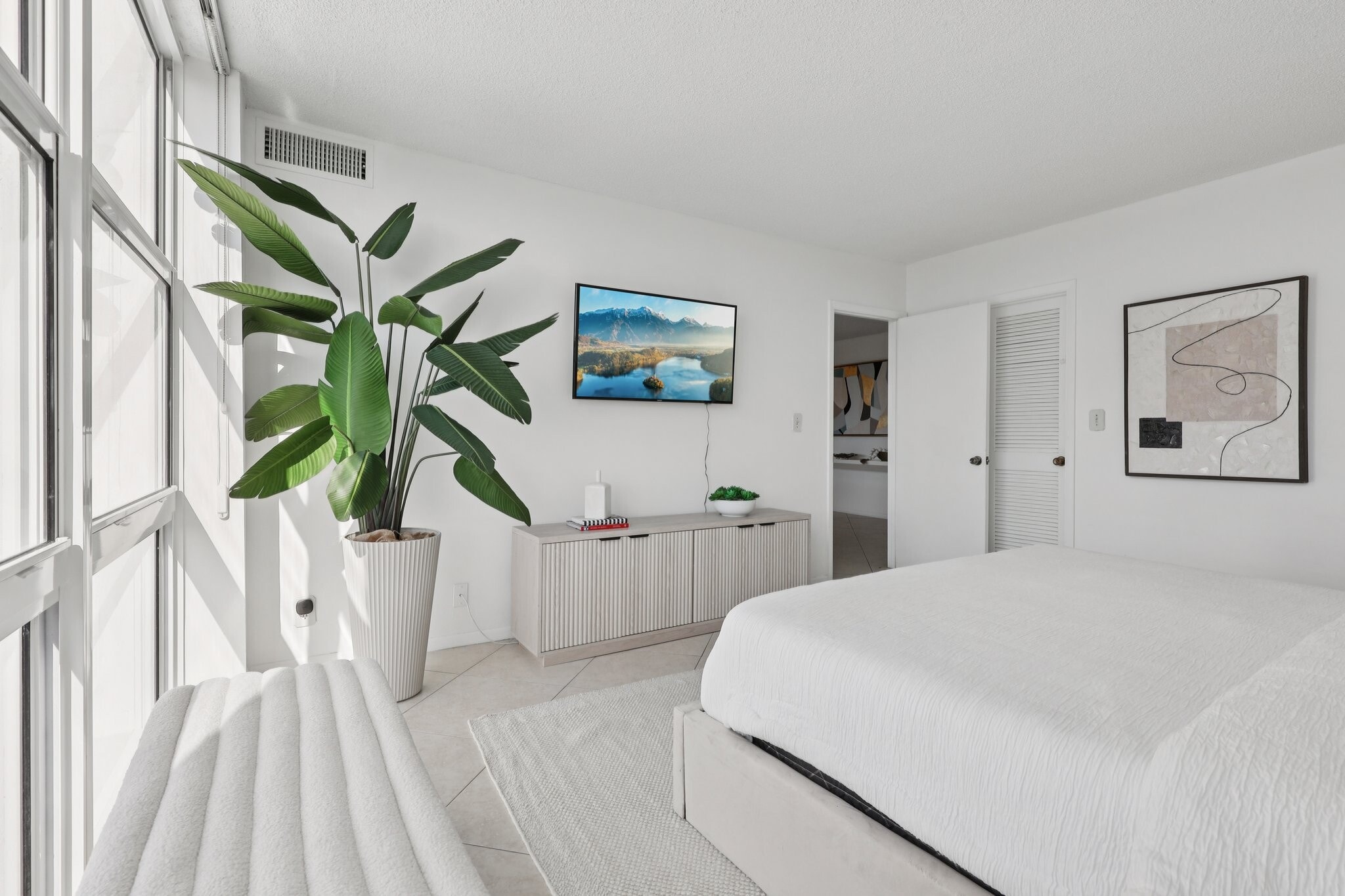 Building Photo - 2701 N Ocean Blvd