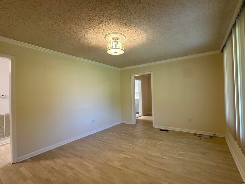 Living Room - 2550 Old Highway 69