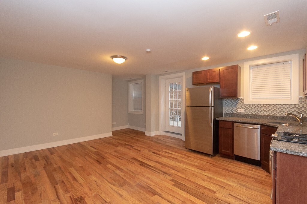 Building Photo - 562 W Arlington Pl