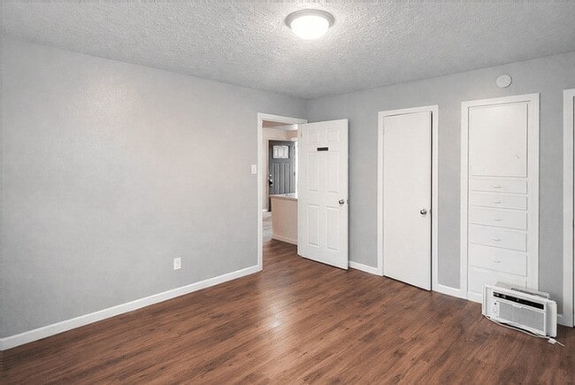 Building Photo - 511 W Cleveland St