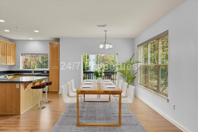 Building Photo - *MOVE-IN SPECIAL!* 3 BD I 2.5 BA Beaverton Townhome