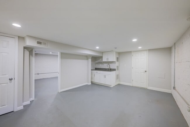 Building Photo - Modern End-Unit Townhome with Garage + Outdoor Space in SE DC