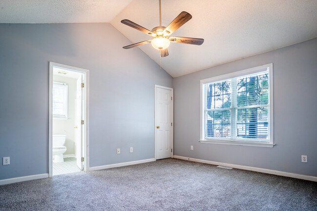 Building Photo - 243 Dullis Cir