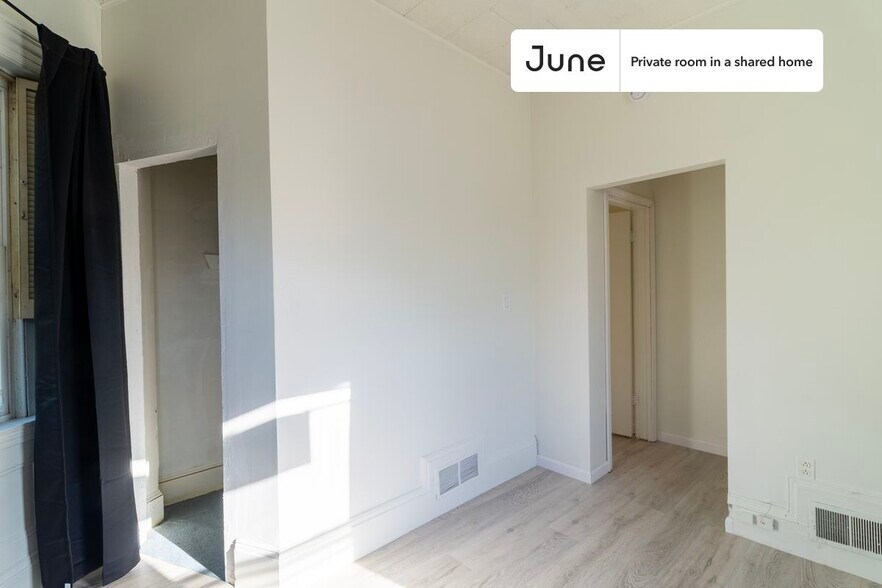 Building Photo - Private bedroom in 4 bed/1.5 bath Home