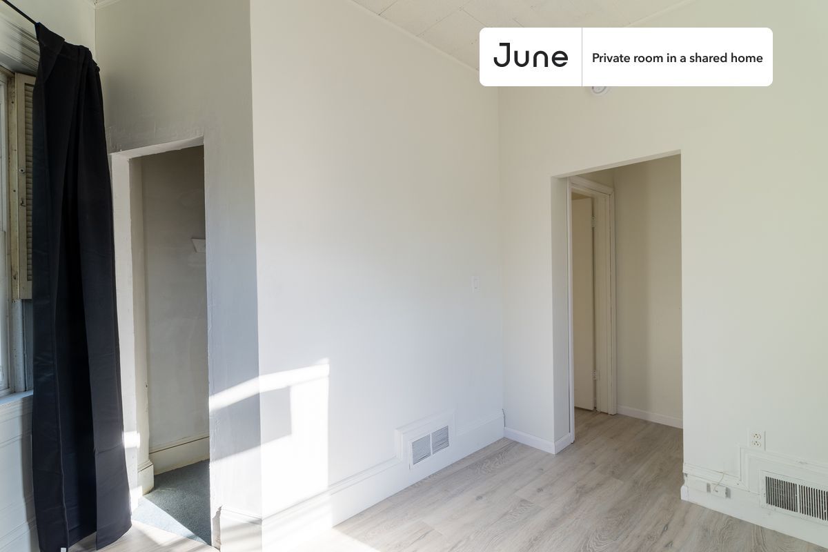 Building Photo - Room in Shared 4 bed/1.5 bath home