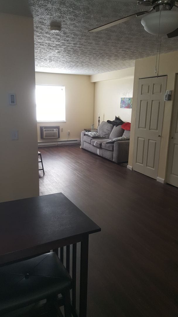 Building Photo - 356 E 13th Ave