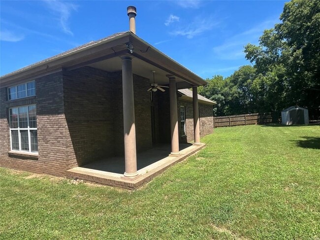 Building Photo - 1966 Chancellor Ridge Rd