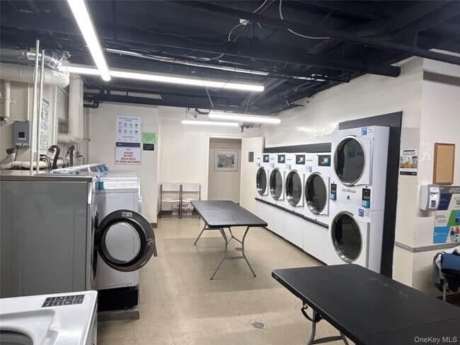 Building Photo - 8 Barstow Rd