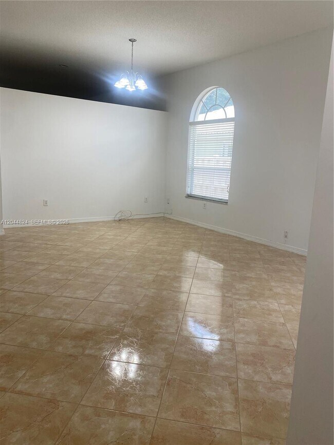 Building Photo - 1315 NW 143rd Ave