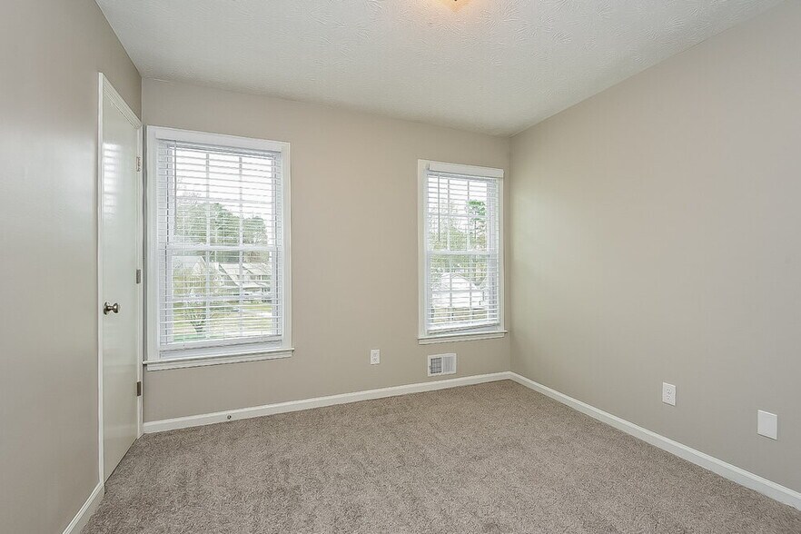 Building Photo - 1220 Izod Ct