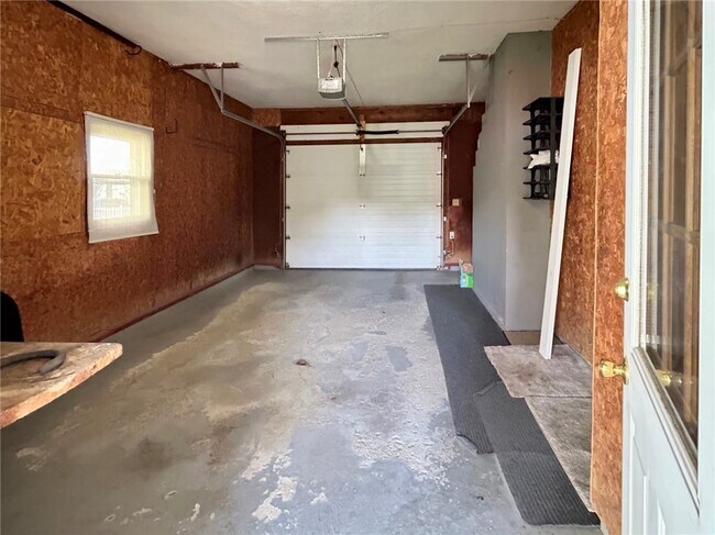 Building Photo - 406 Sharr Ave