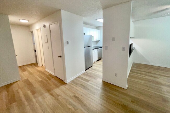 Building Photo - RENOVATED 2BD/1BA MILLWOOD APARTMENT | A/C | COVERED PARKING | PET FRIENDLY | AVAIL APRIL 15, 2026