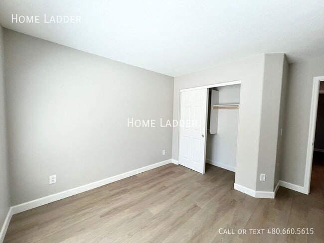 Building Photo - 1242 E Bradstock Way