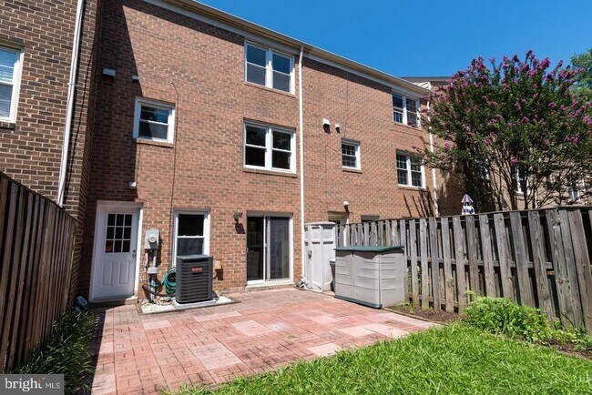 Building Photo - 13205 Black Walnut Ct