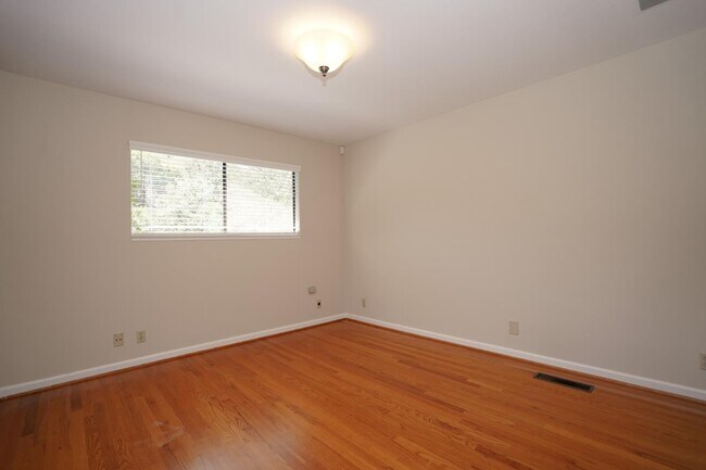 Building Photo - 7175 Red Holly Ct