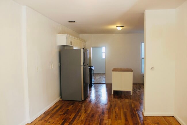 Primary Photo - 273 E 39th St