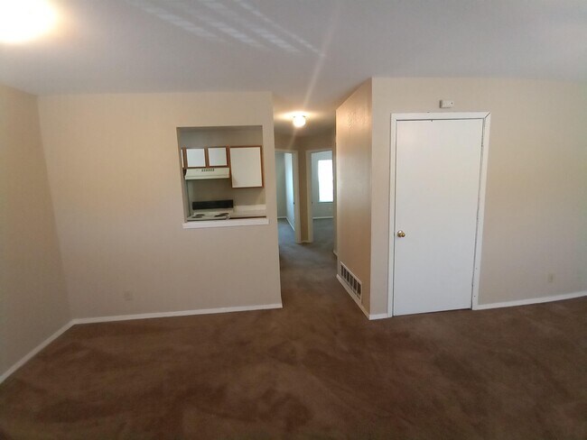 Building Photo - 950 Monterey Way