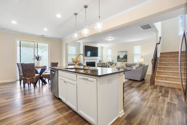Building Photo - Beautiful Five Bedroom Home in Indian Trail!