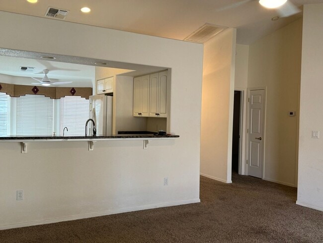 Building Photo - Rental