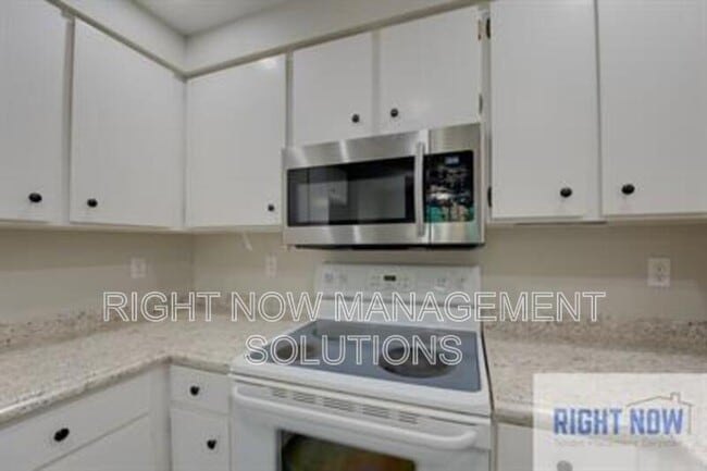 Building Photo - 2708 S Kerr St