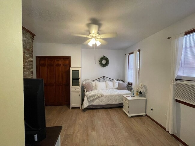 Building Photo - Historic Studio In Medical District-FULLY ...