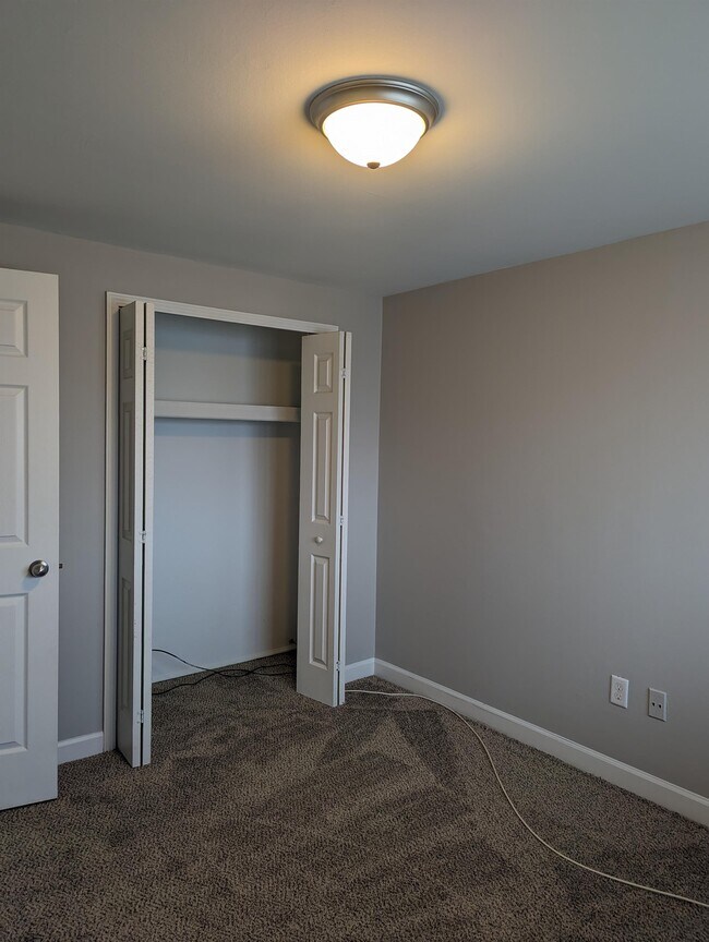 Building Photo - 38450 Meadowdale St