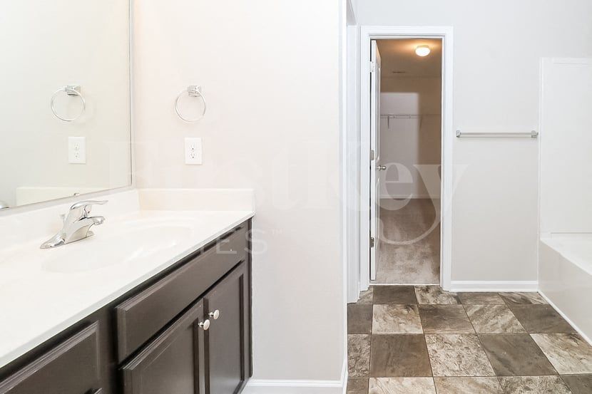 Building Photo - 2637 Cider Ridge Rd