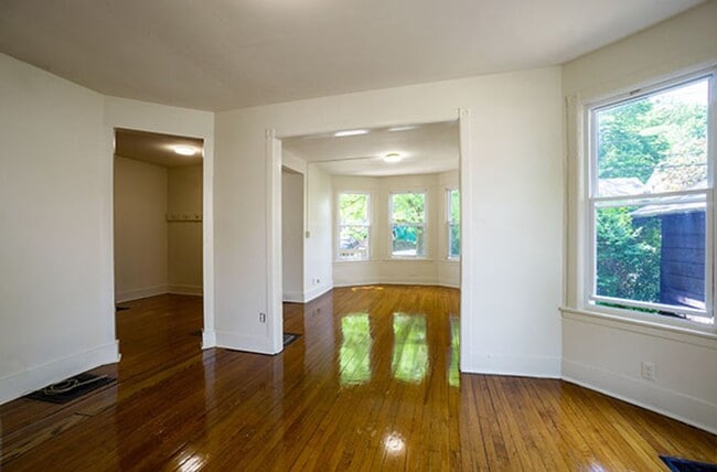 Building Photo - 315 Greenwood Pl