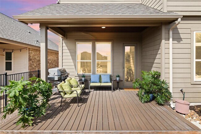 Building Photo - 132 Village Oak Dr