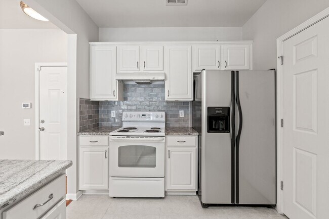 Building Photo - Prime Ballantyne Living: 2-Bedroom, 2-Bath Condo