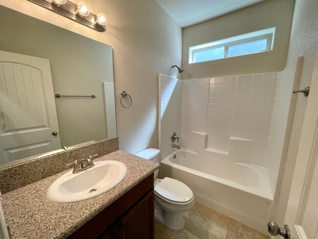 Building Photo - Beautiful 3 Bedroom Home in Southern Vistas w/ Solar!