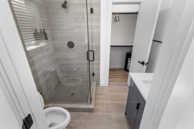 Building Photo - 6740 Peerless St