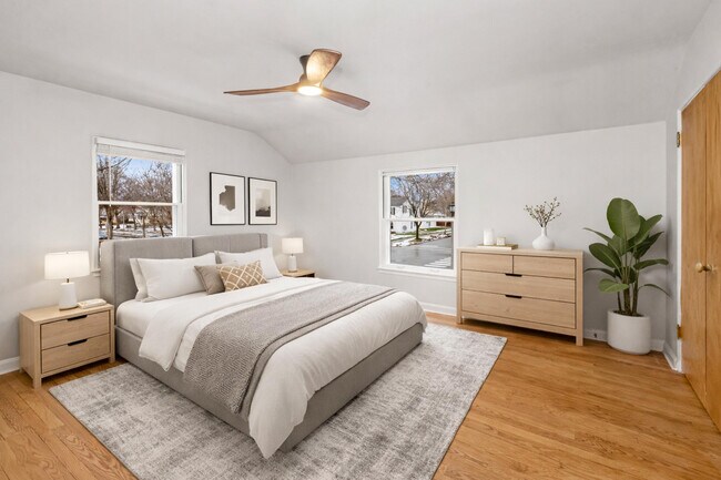 Building Photo - 5873 N Santa Monica Blvd