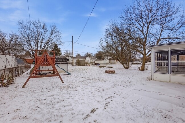 Building Photo - 946 N Westedge Dr