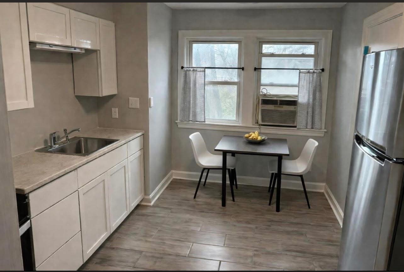 Updated kitchen - 1736 Deerwood Ave