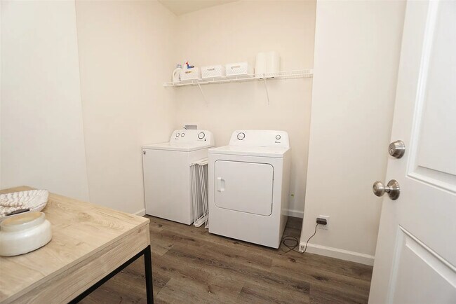 Building Photo - 2922 Poinciana Dr