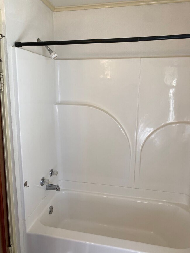 Building Photo - Beautiful 2 Bed 1 Bath Home