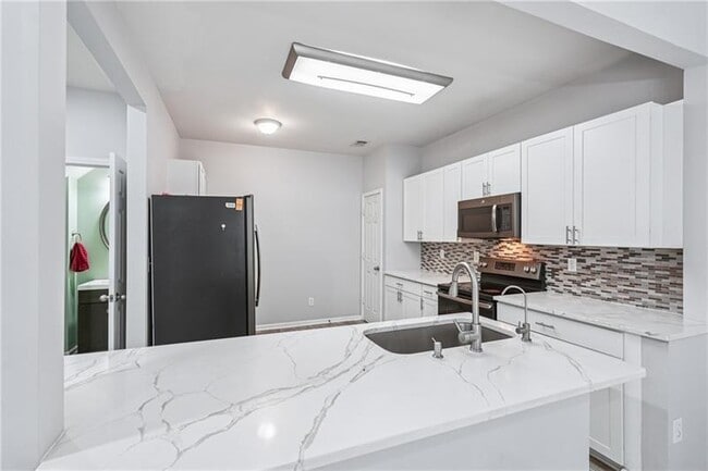 Building Photo - 545 Windstone Trail