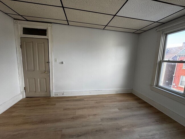 Building Photo - 05th St S 302-304