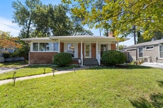 Building Photo - 627 Walnut Ave